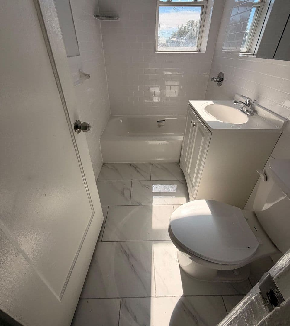 Jersey City Apartment: 136 Manhattan Avenue