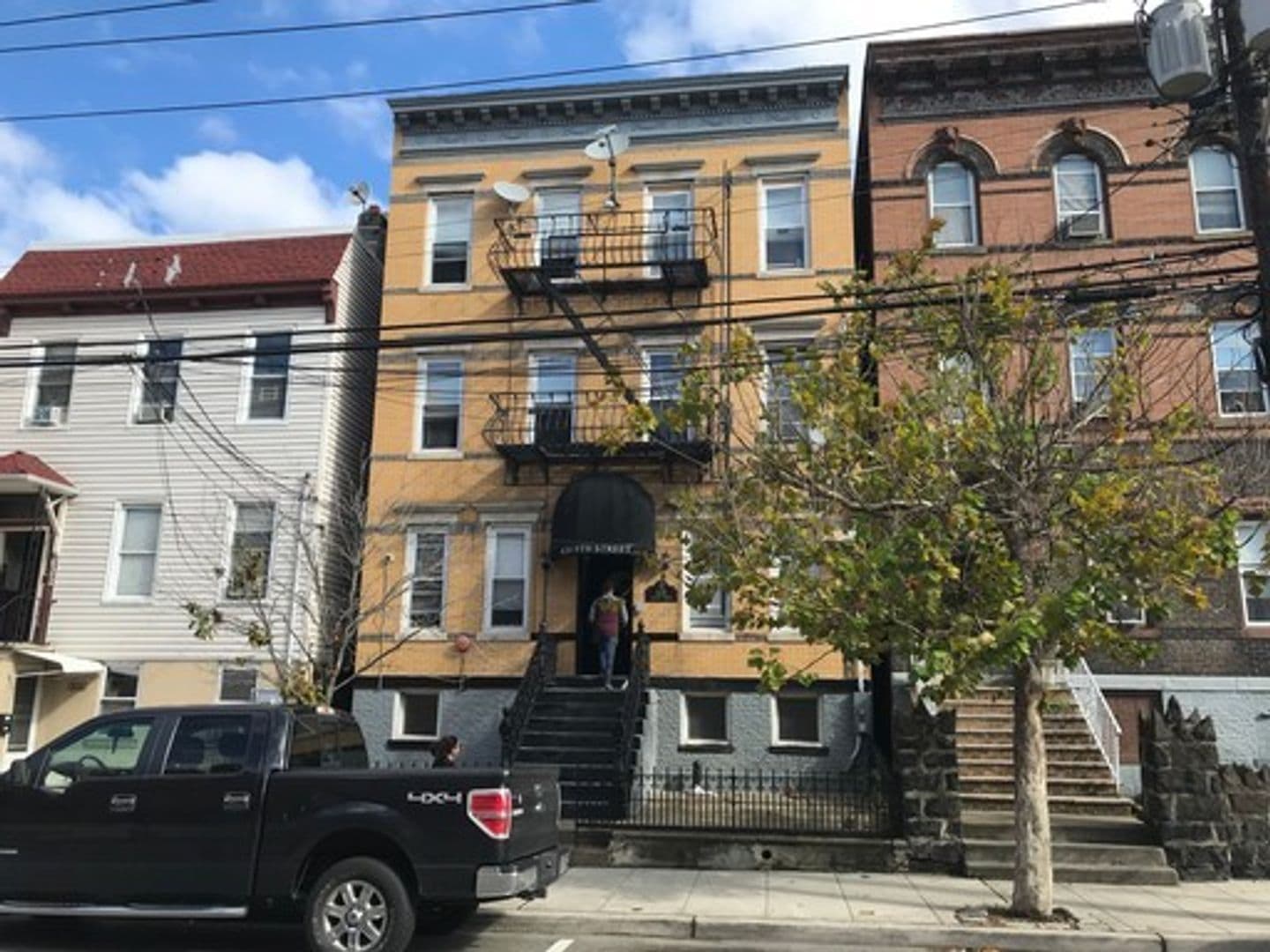 Union City Apartment: 620 8th Street