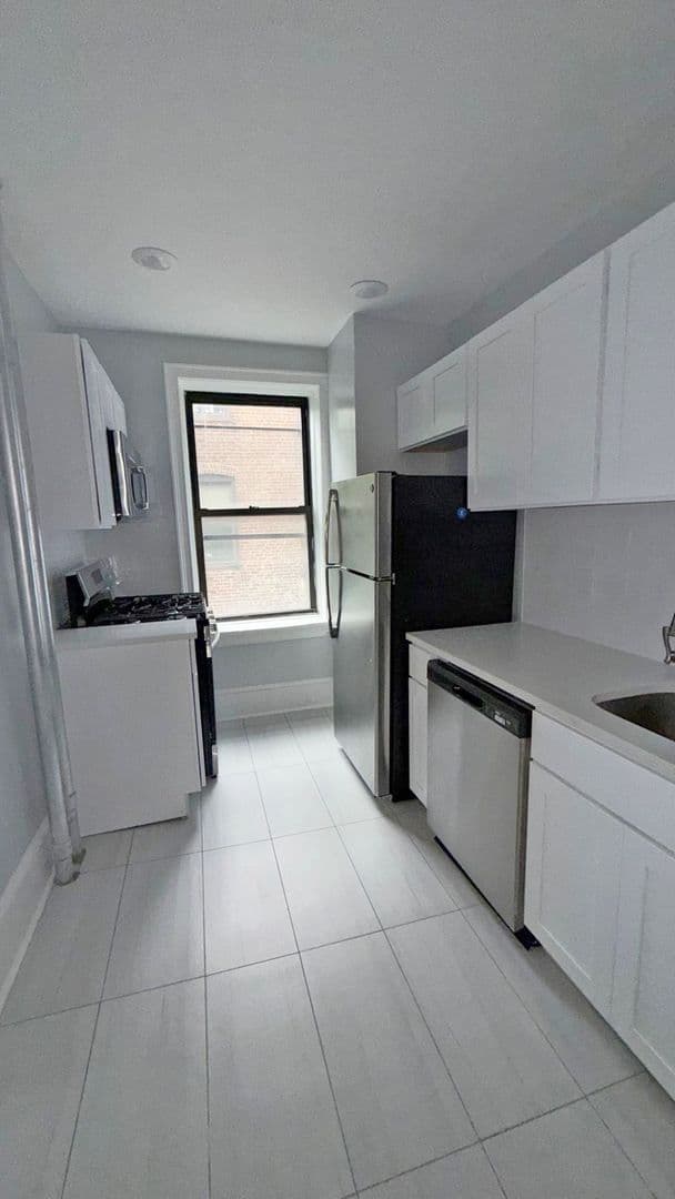 Jersey City Apartment: 114 Glenwood Avenue