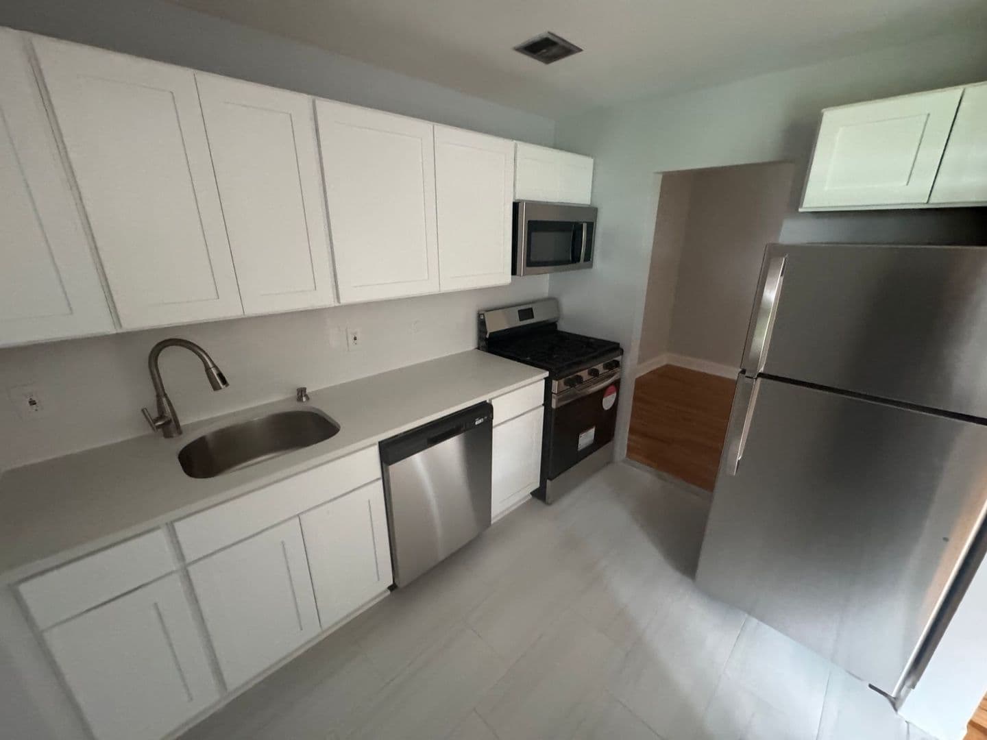 Cedar Grove Apartment: 1059 Pompton Avenue
