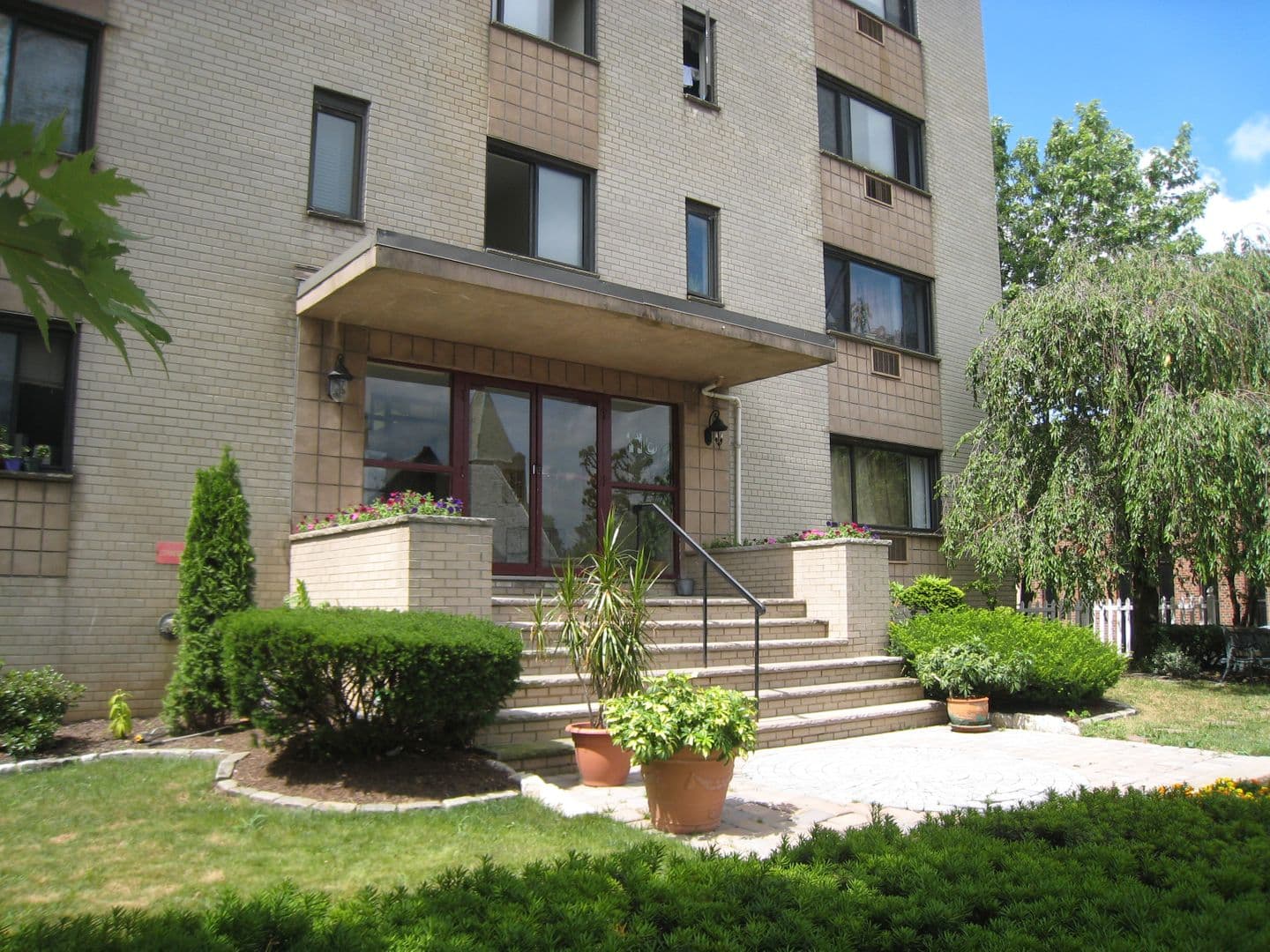 South Orange Apartment: 116 Irvington Avenue