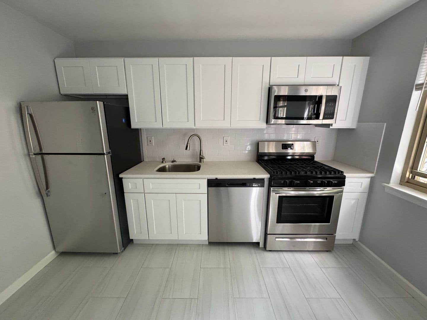 New Providence Apartment: 48 Southgate Road