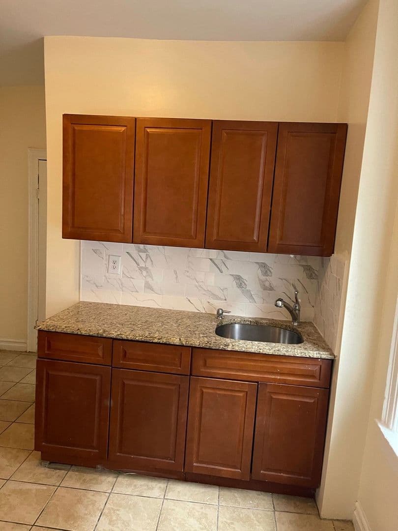 Jersey City Apartment: 319 Fairmount Avenue