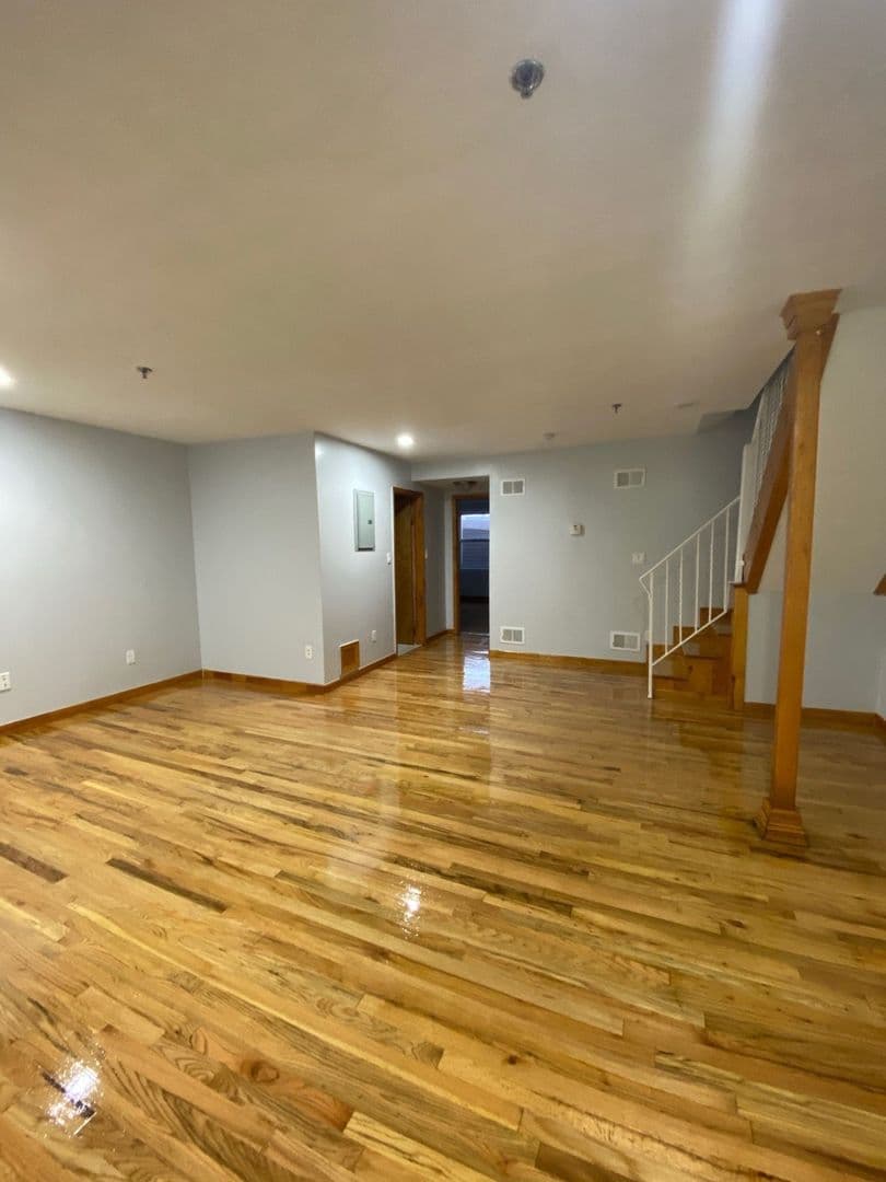 Union City Apartment: 812 New York Avenue