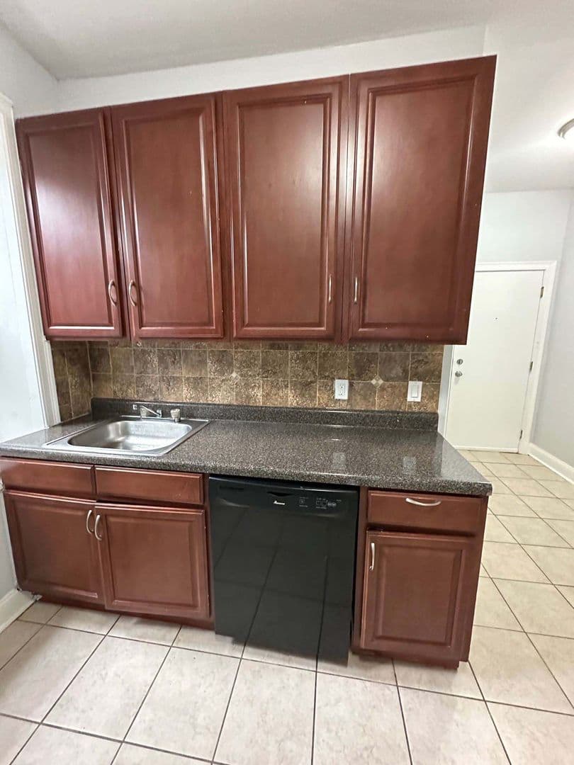 Union City Apartment: 422 5th Street