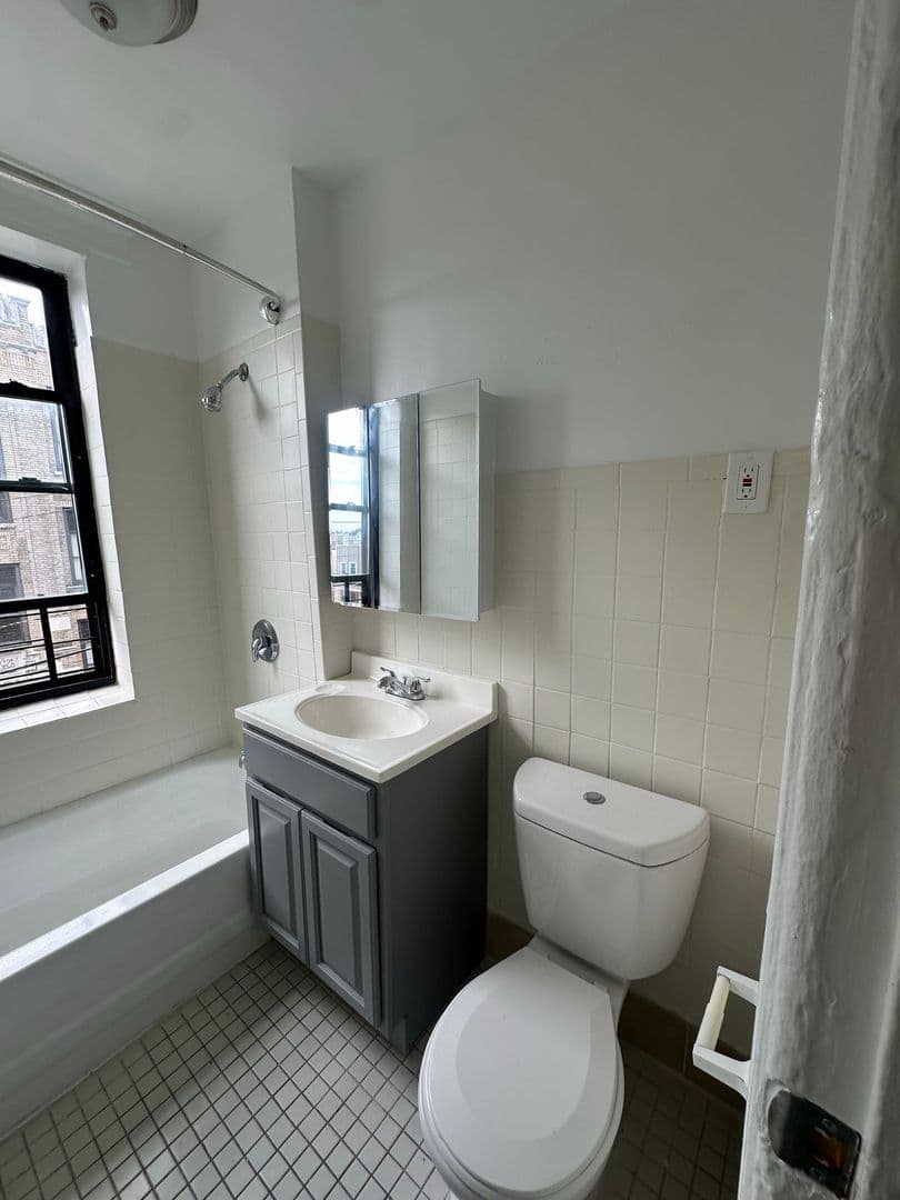 Union City Apartment: 4603 Hudson Avenue