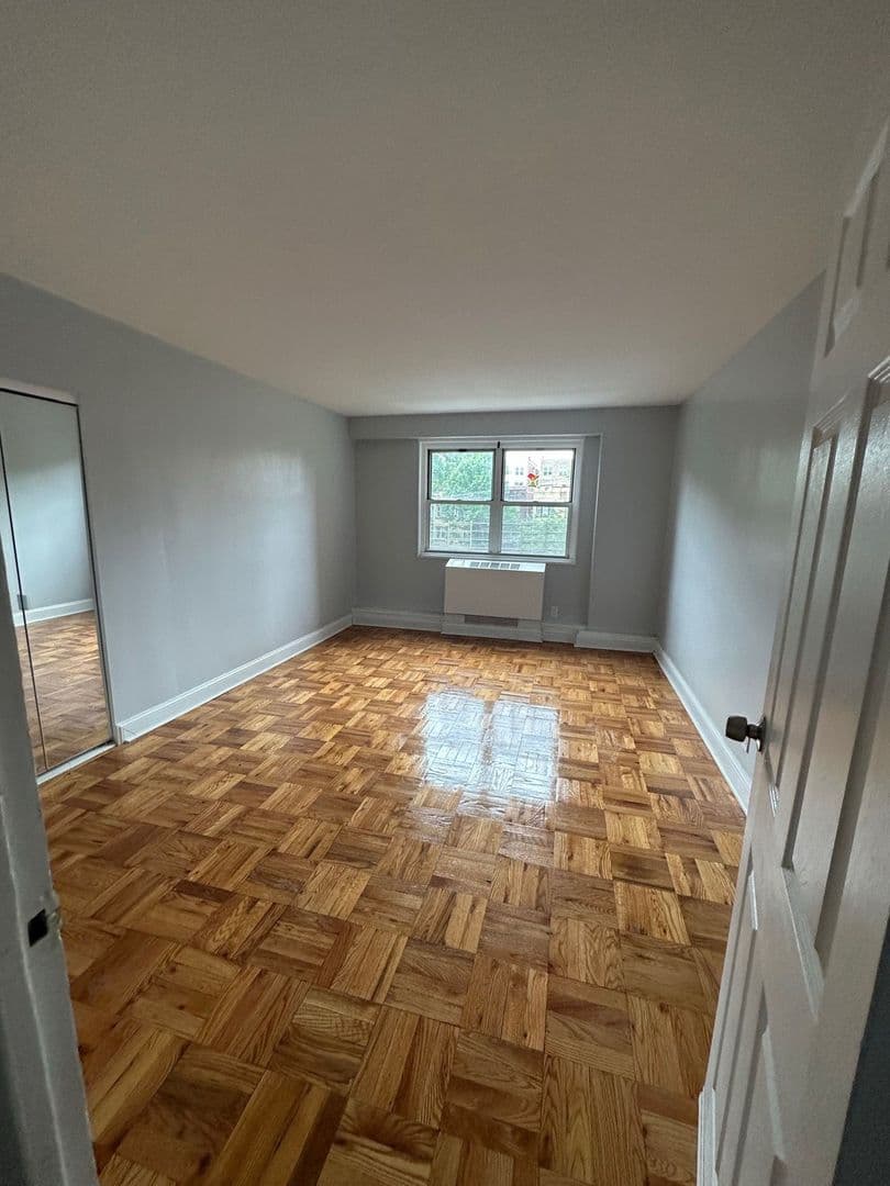 Weehawken Apartment: 700 Boulevard East