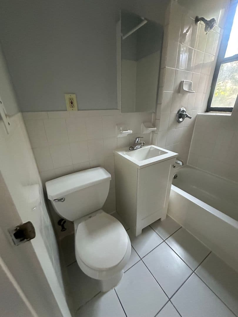 Union City Apartment: 509 47th Street