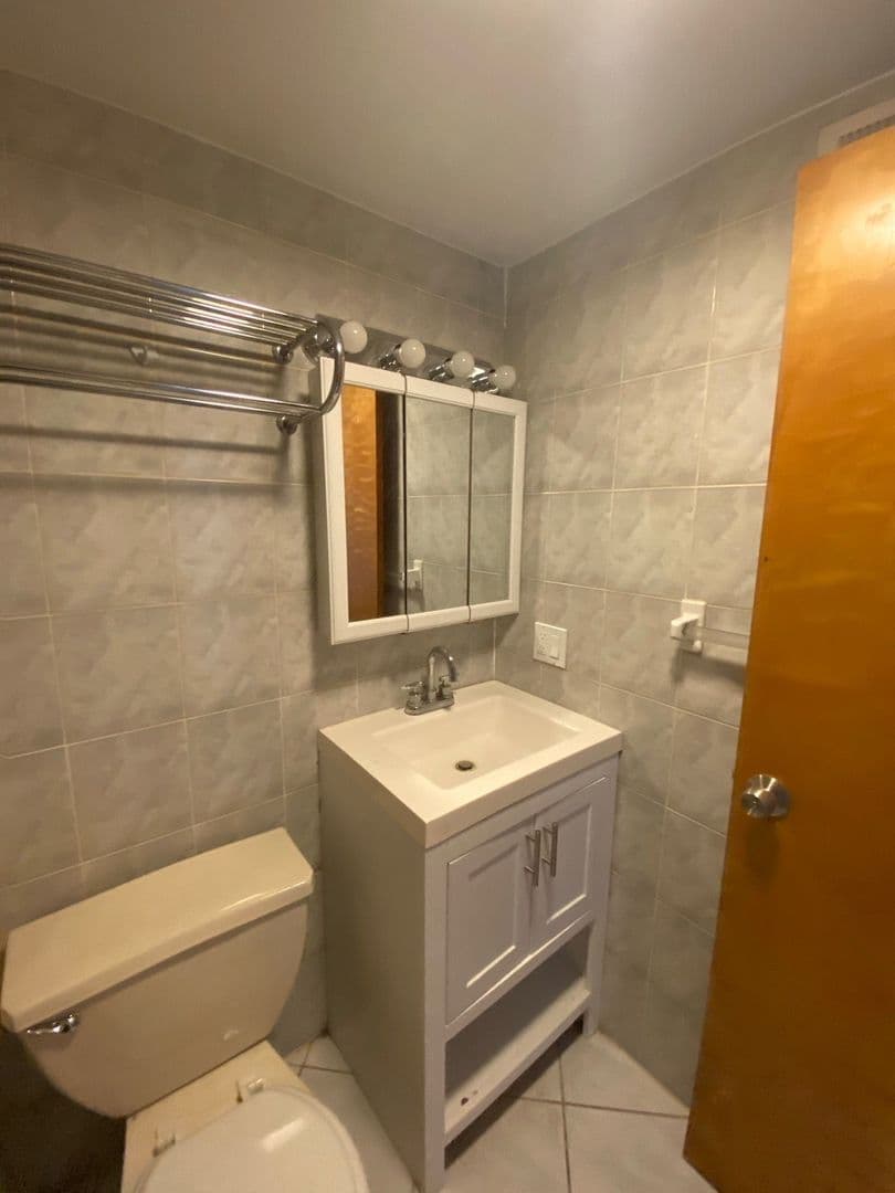 Union City Apartment: 812 New York Avenue
