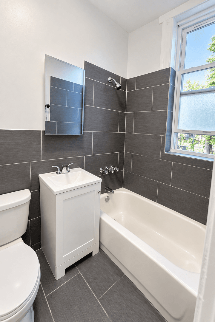 Union City Apartment: 620 8th Street