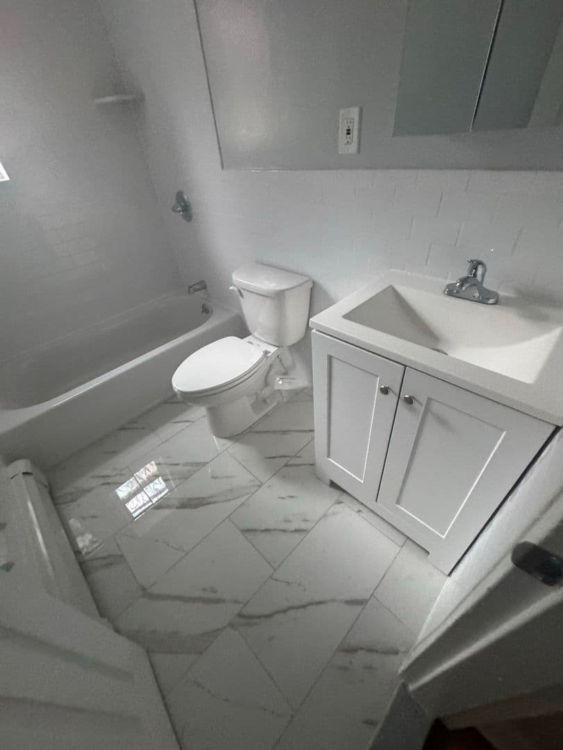 Cedar Grove Apartment: 1059 Pompton Avenue