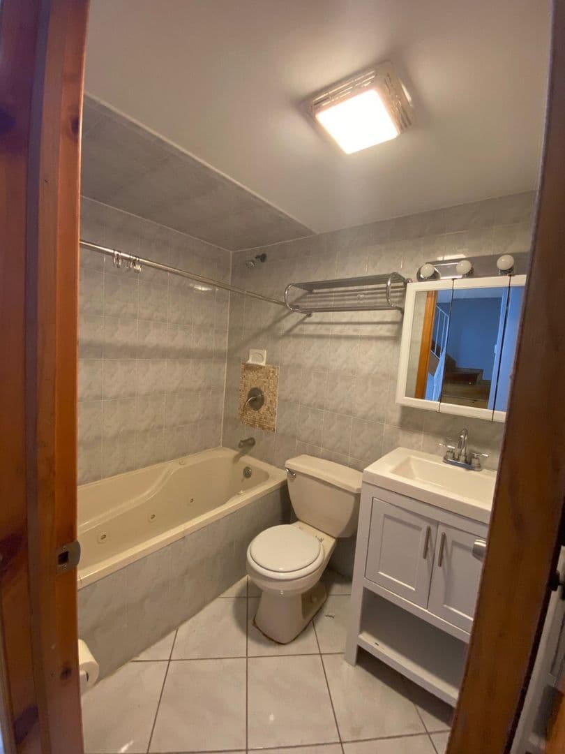 Union City Apartment: 812 New York Avenue