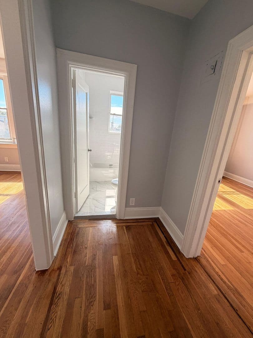 Jersey City Apartment: 136 Manhattan Avenue