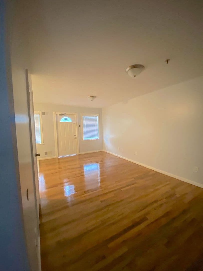 Union City Apartment: 812 New York Avenue