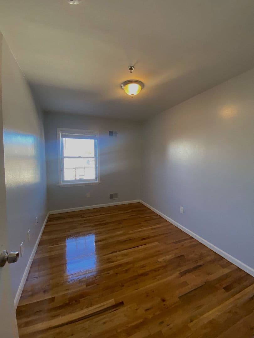 Union City Apartment: 812 New York Avenue