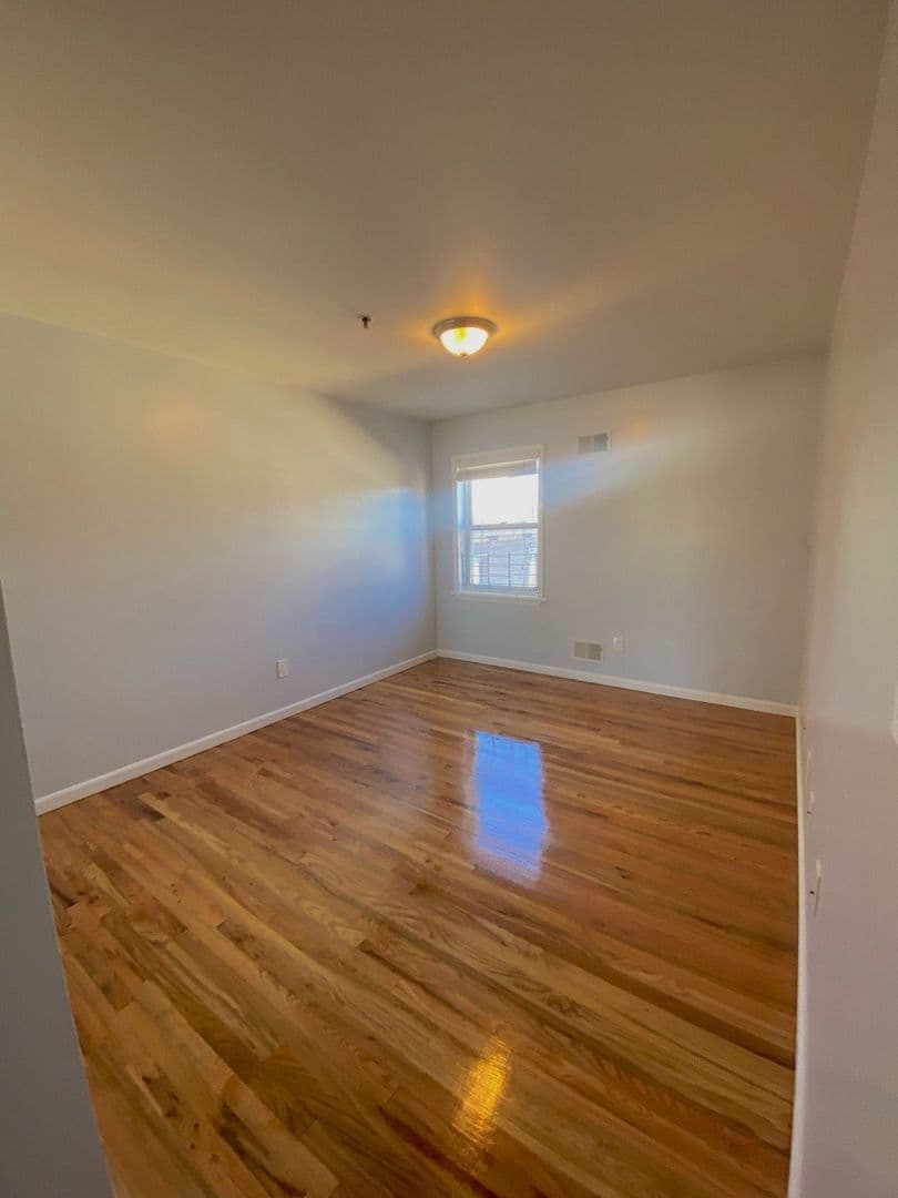 Union City Apartment: 812 New York Avenue