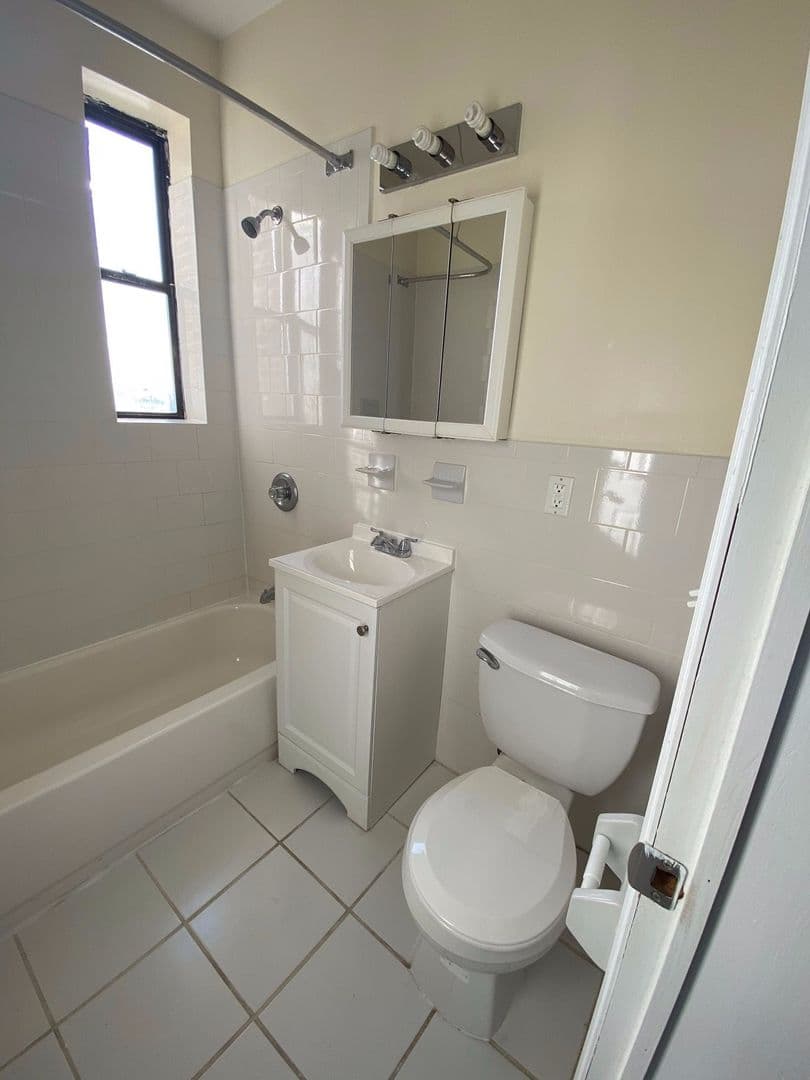 Union City Apartment: 509 47th Street