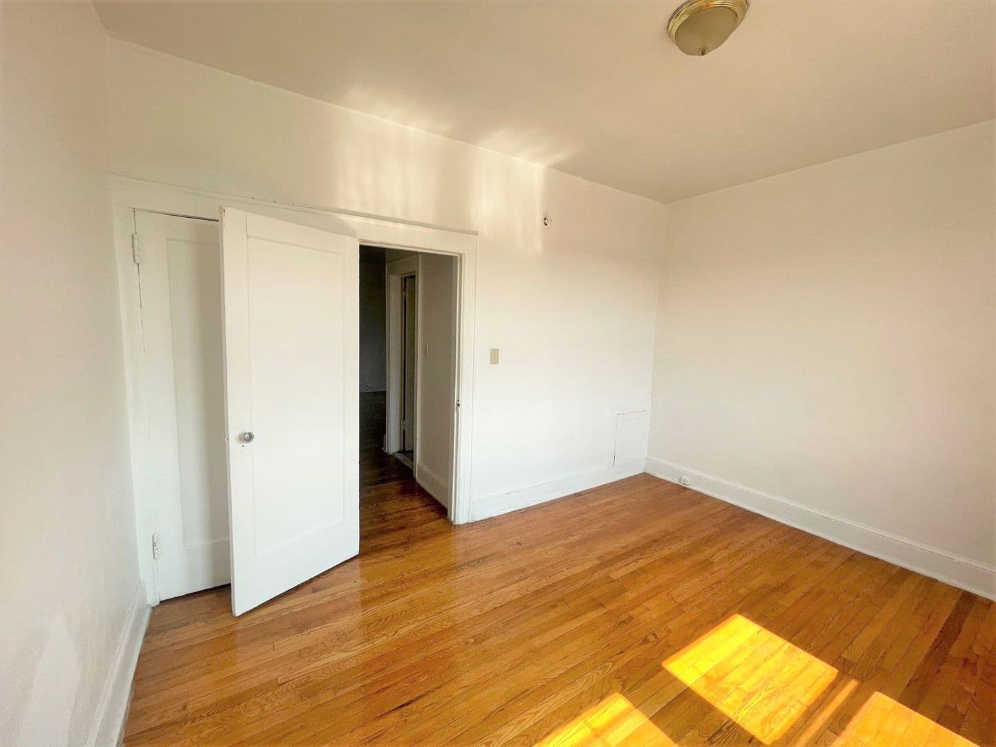 Bloomfield Apartment: 48 Hill Street