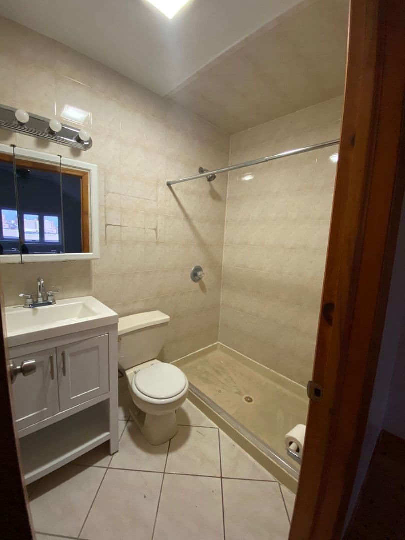 Union City Apartment: 812 New York Avenue