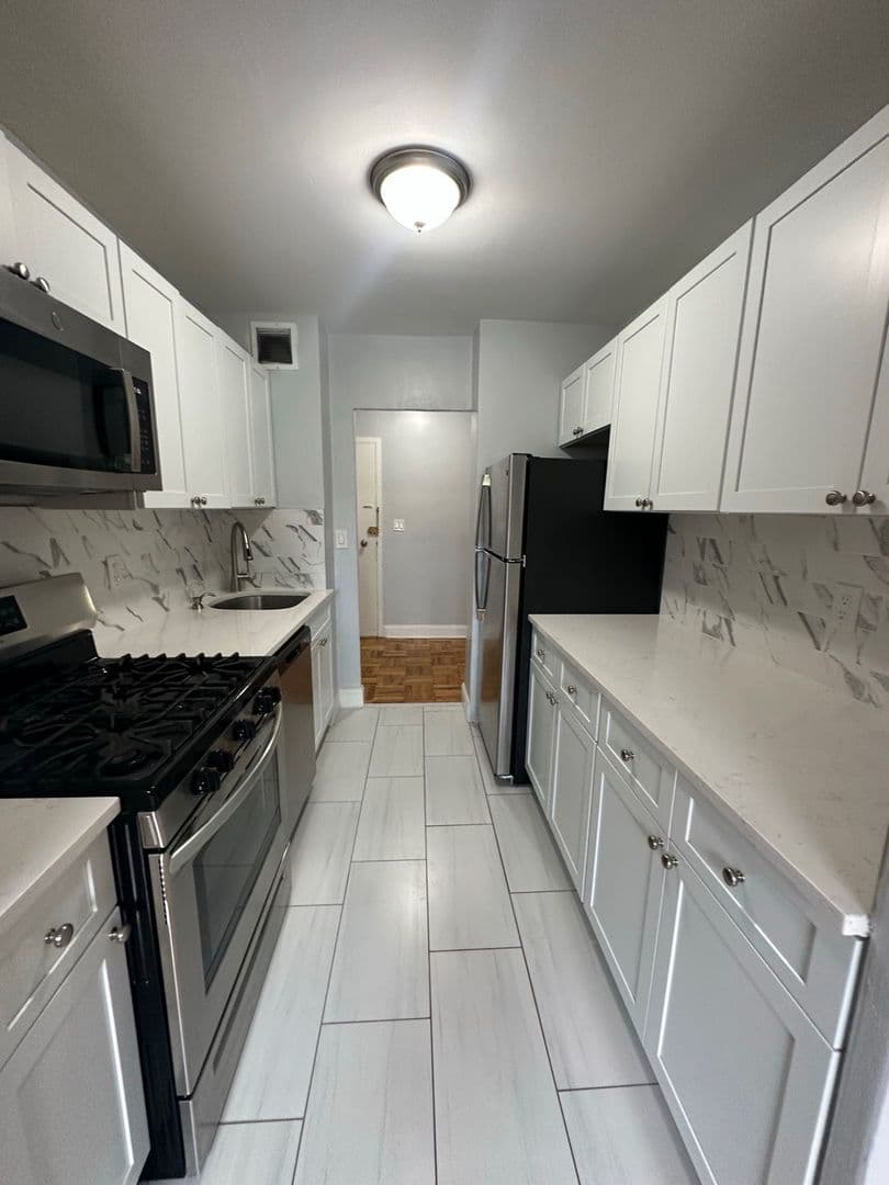 Weehawken Apartment: 700 Boulevard East