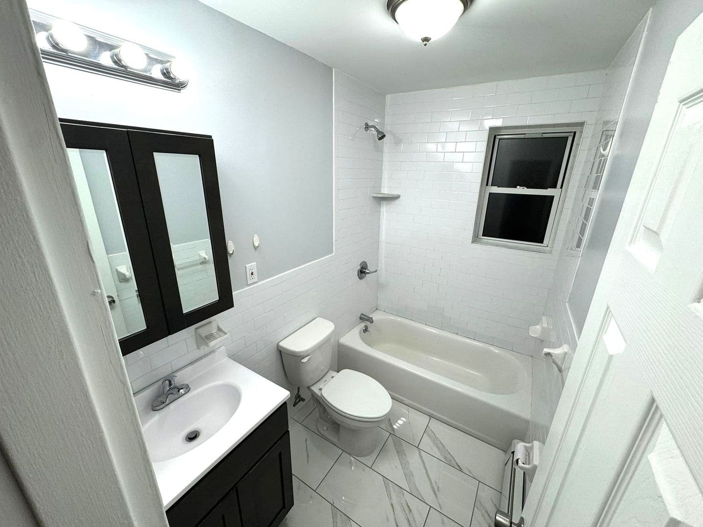 Cedar Grove Apartment: 1059 Pompton Avenue