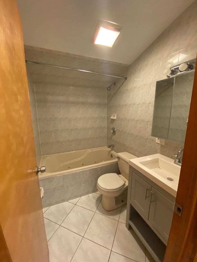 Union City Apartment: 812 New York Avenue