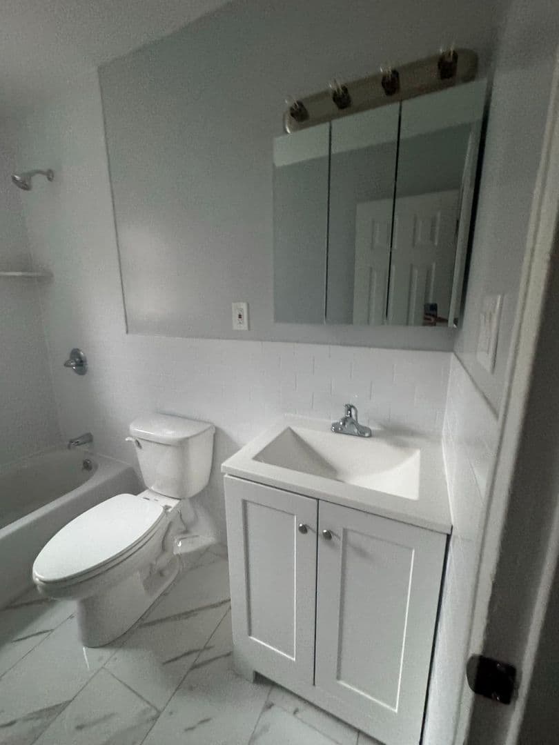 Cedar Grove Apartment: 1059 Pompton Avenue