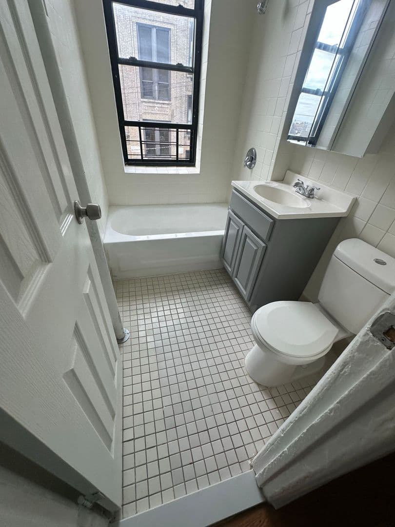 Union City Apartment: 4603 Hudson Avenue
