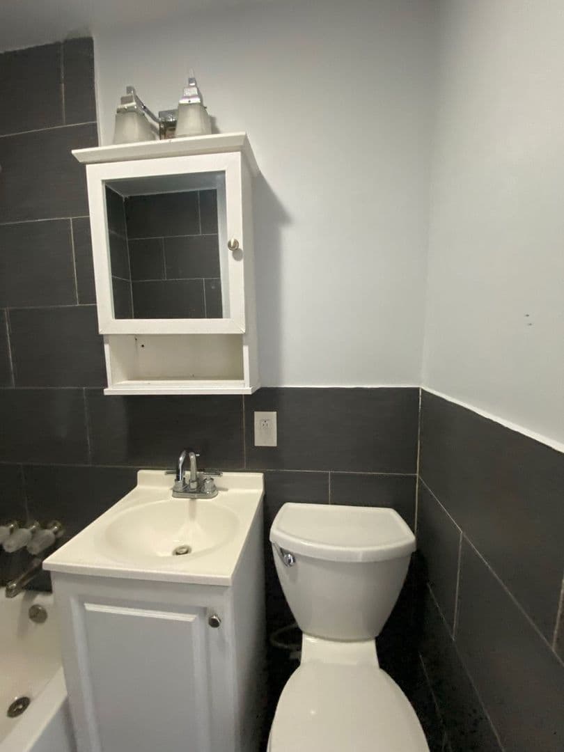 Union City Apartment: 620 8th Street