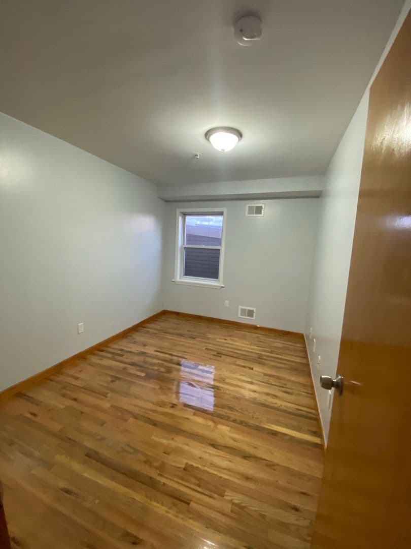 Union City Apartment: 812 New York Avenue