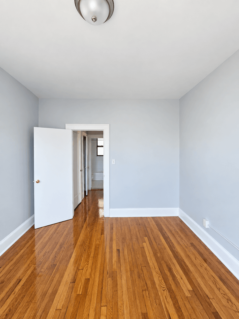 Bloomfield Apartment: 48 Hill Street