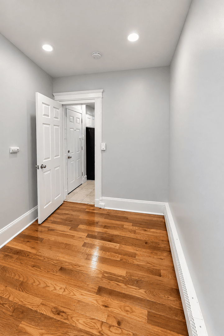 Union City Apartment: 620 8th Street