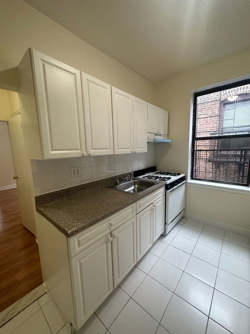 Union City Apartment: 3343 Park Avenue