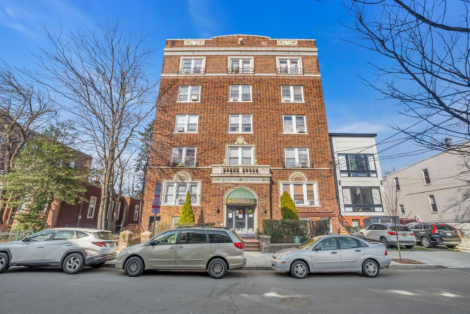 Jersey City Apartment: 136 Manhattan Avenue