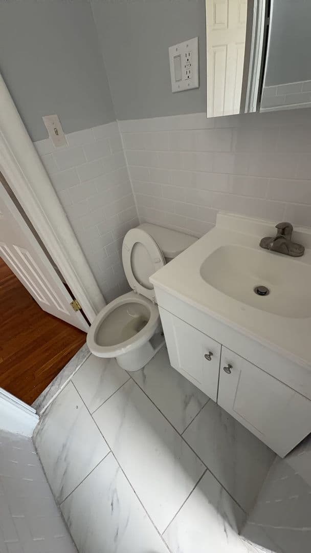 Bayonne Apartment: 1111-1113 Kennedy Boulevard