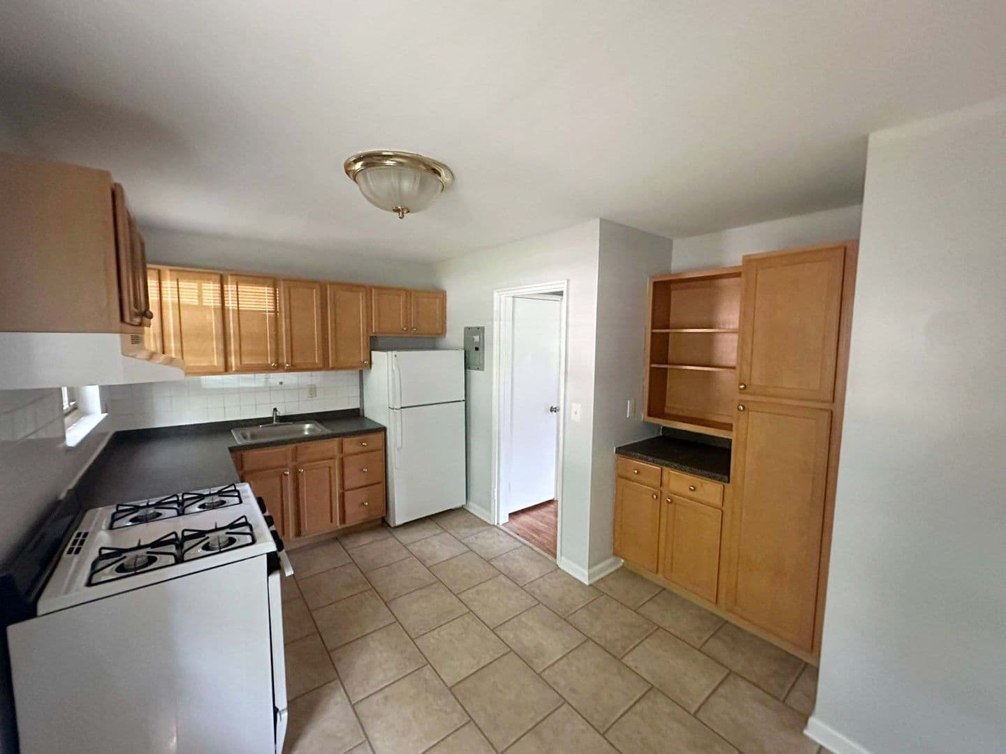 New Providence Apartment: 48 Southgate Road