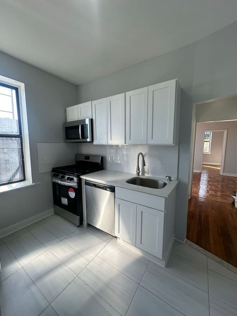 Union City Apartment: 3343 Park Avenue