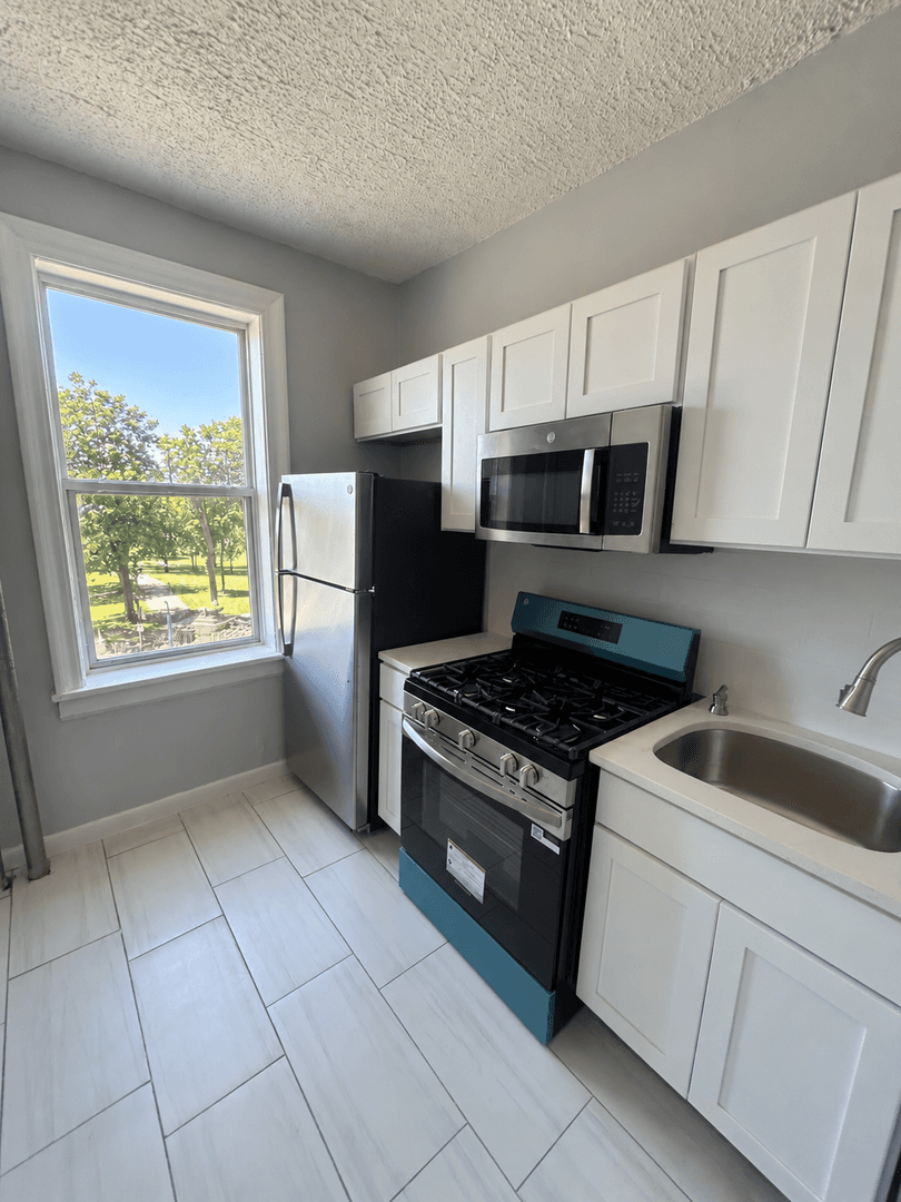 Bayonne Apartment: 1111-1113 Kennedy Boulevard
