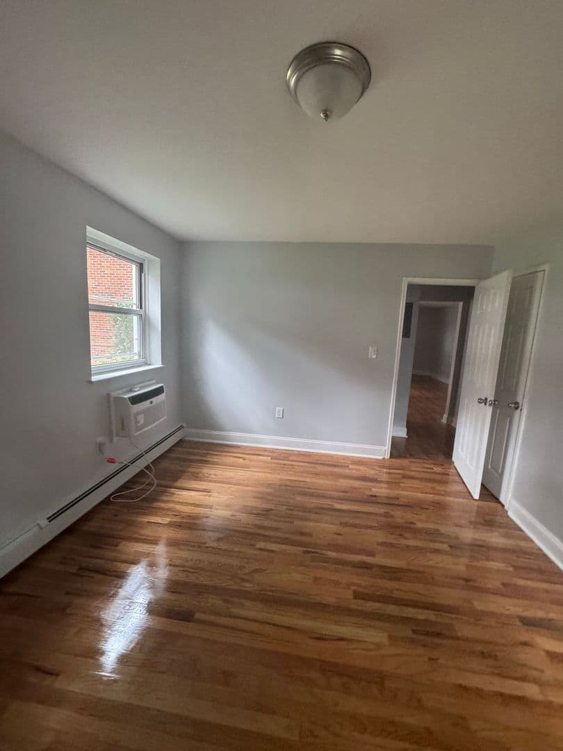 Cedar Grove Apartment: 1059 Pompton Avenue