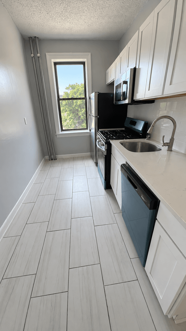Bayonne Apartment: 1111-1113 Kennedy Boulevard
