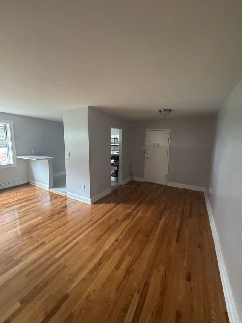 Cedar Grove Apartment: 1059 Pompton Avenue