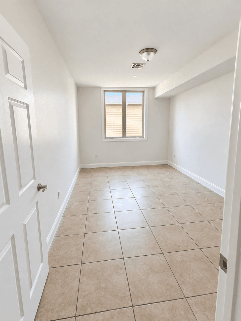 Guttenberg Apartment: 422-430 68th Street