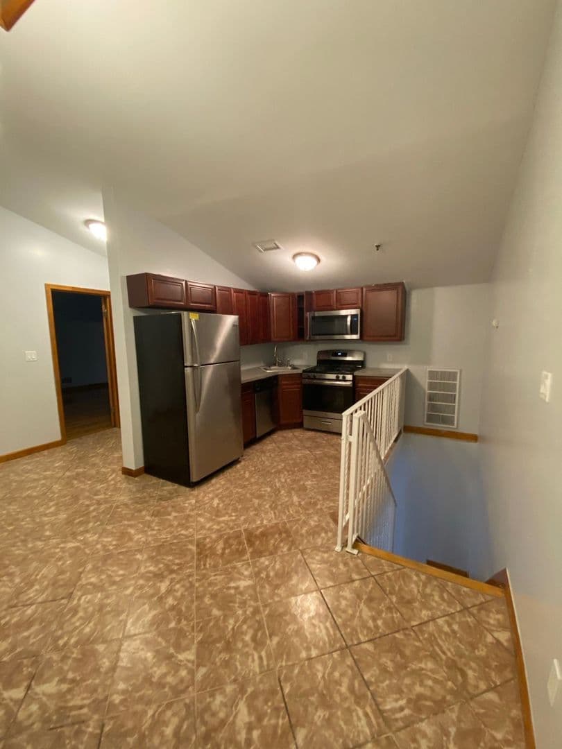 Union City Apartment: 812 New York Avenue
