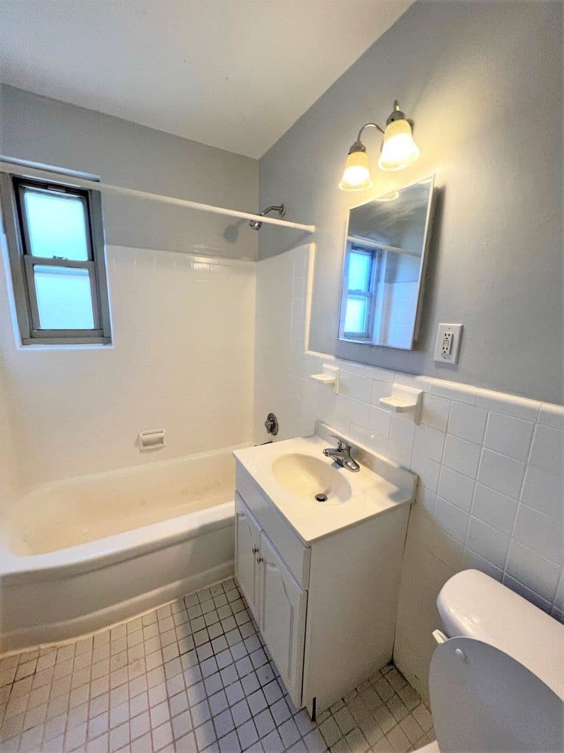 New Providence Apartment: 48 Southgate Road