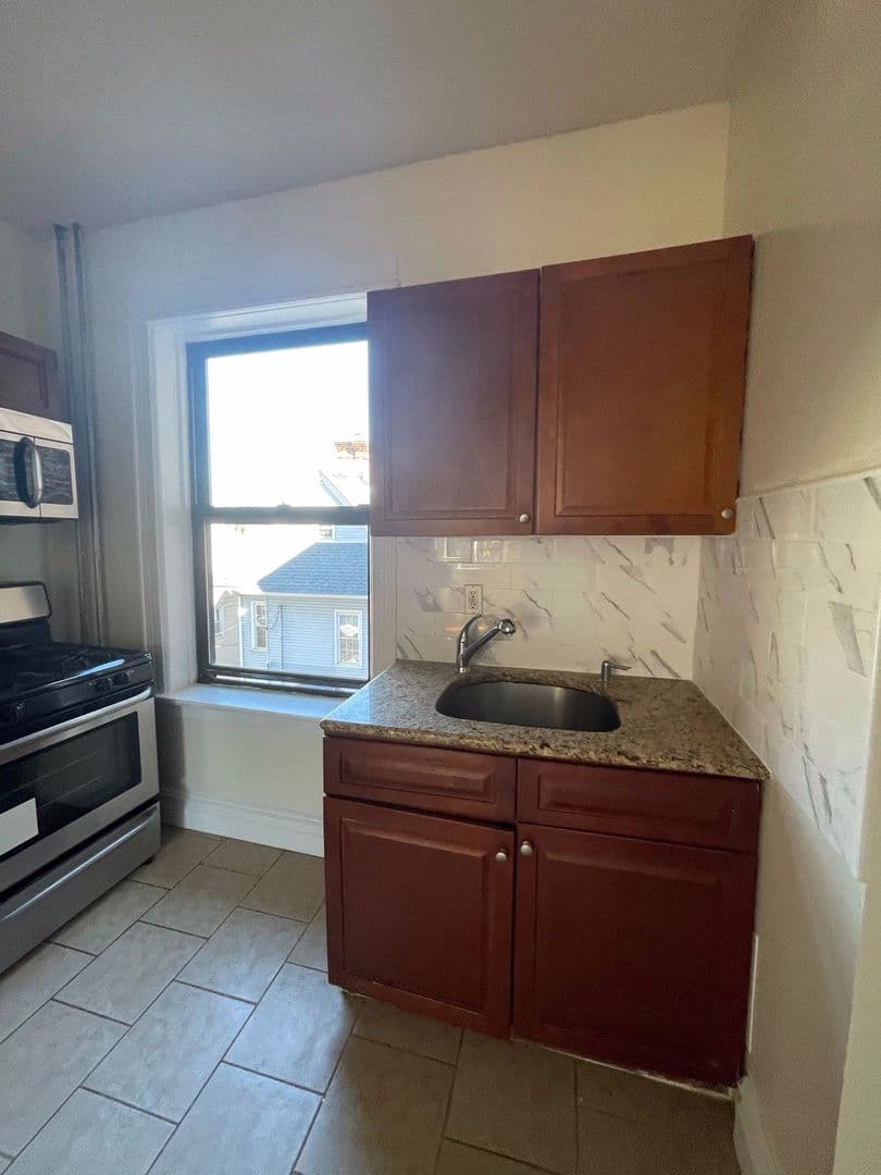 Jersey City Apartment: 343 Fairmount Avenue