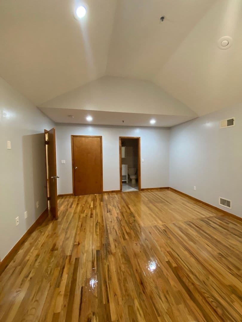 Union City Apartment: 812 New York Avenue