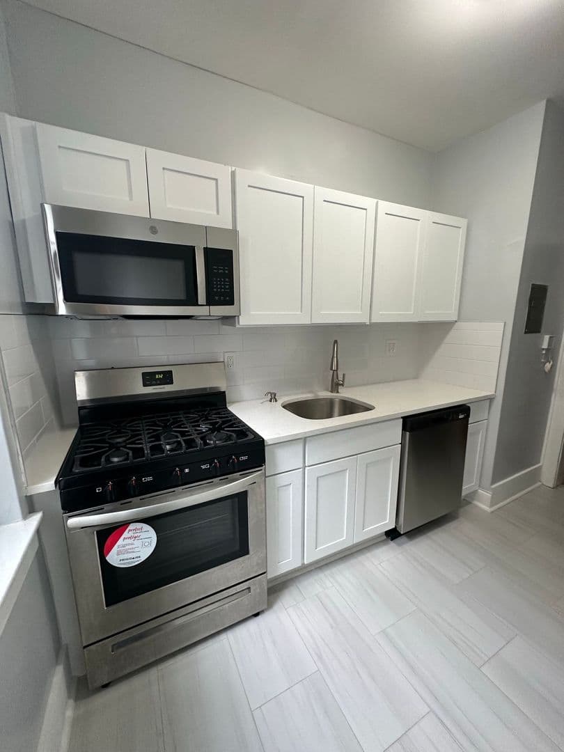 Palisades Park Apartment: 1 West Palisades Blvd