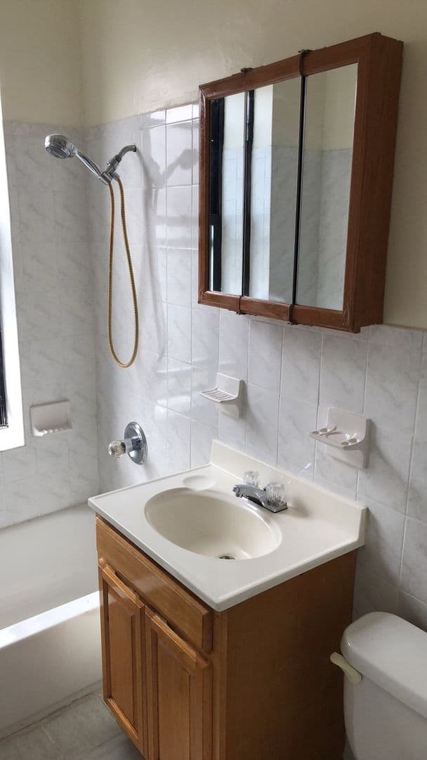 Bayonne Apartment: 458 Kennedy Blvd.