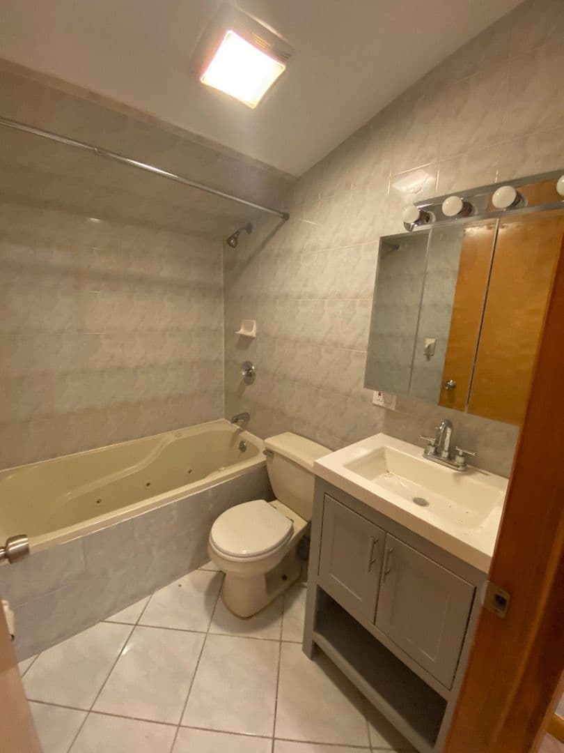 Union City Apartment: 812 New York Avenue