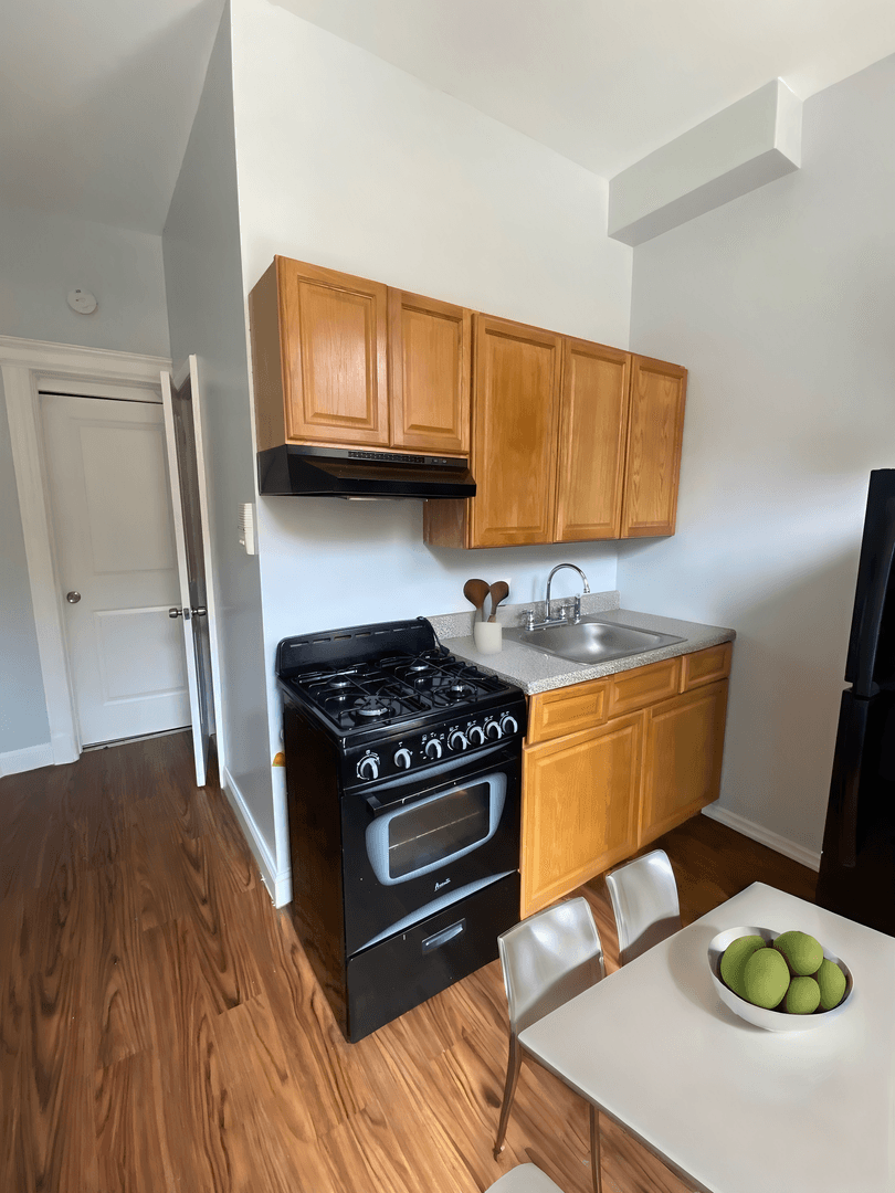 Union City Apartment: 620 8th Street